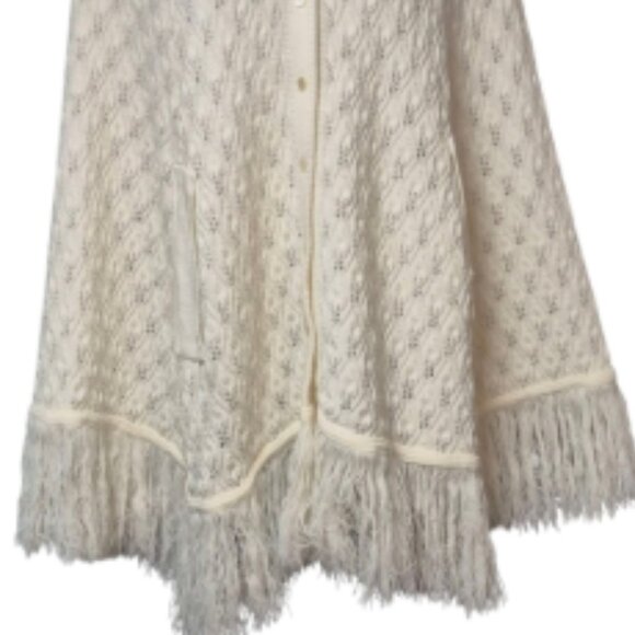 Vintage Winter White Knit Poncho Cape Button Front Fringe Hem  Acrylic - Picture 4 of 11